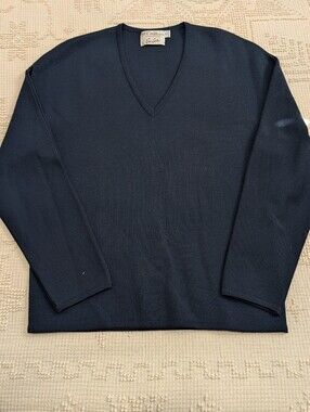 St. Croix - Navy V-Neck Men's Sweater - M